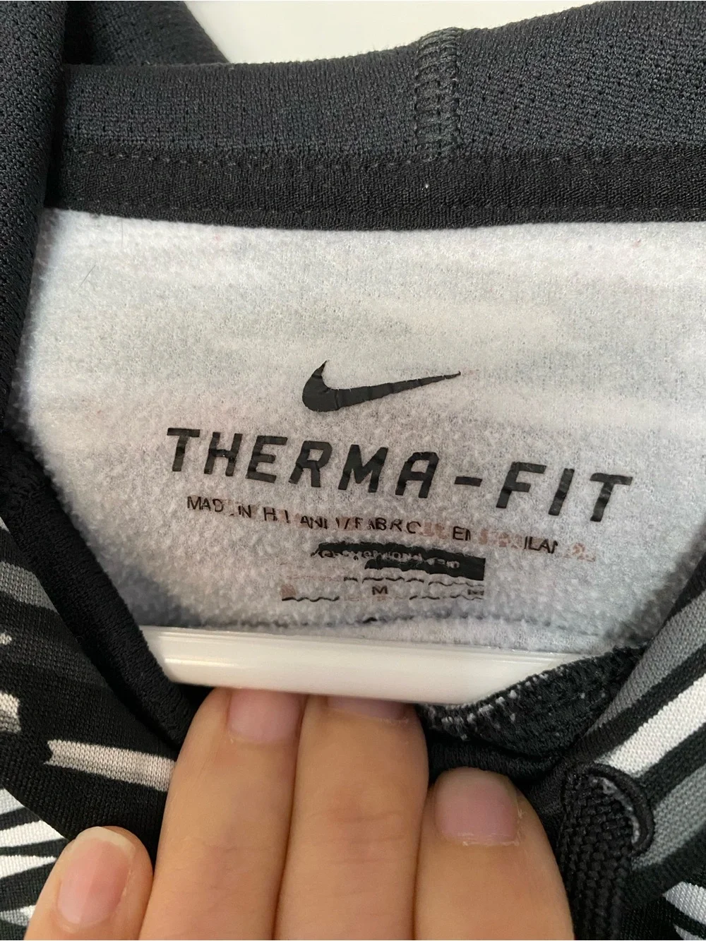 Nike Black and White Therma-Fit Pullover Hoodie kids Sz Medium